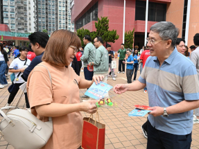 立法會選舉｜卓永興參與街站活動向市民派單張呼籲投票