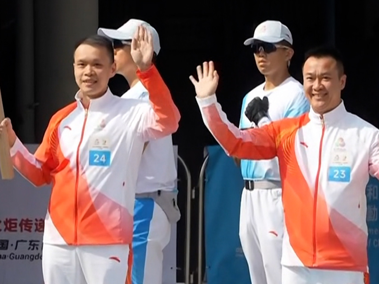 十五運會火炬傳遞今早在香港、澳門、深圳和廣州四地同步展開。