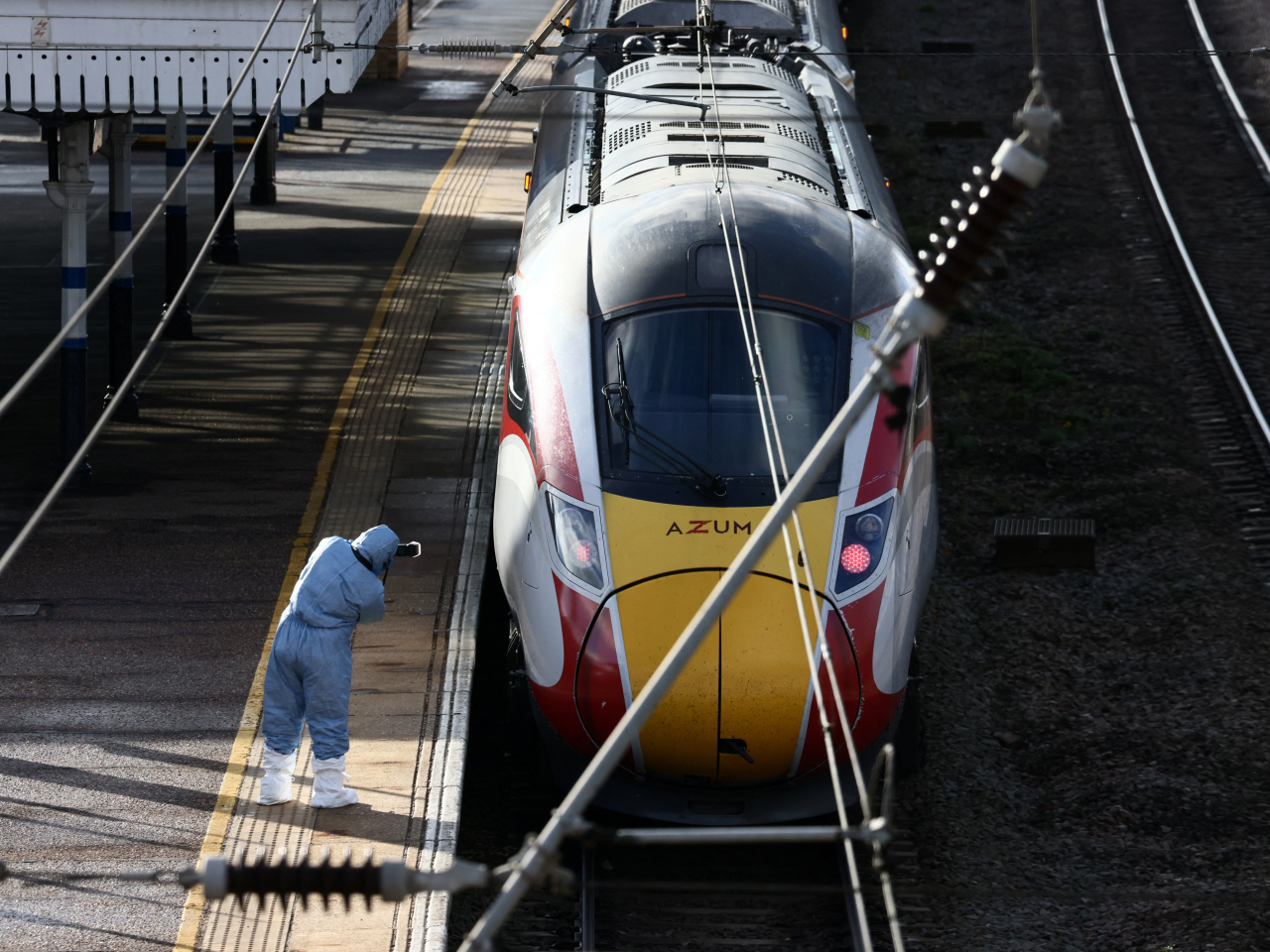 英格蘭東部的火車持刀傷人案，初步調查相信不涉及恐怖主義。（路透社）