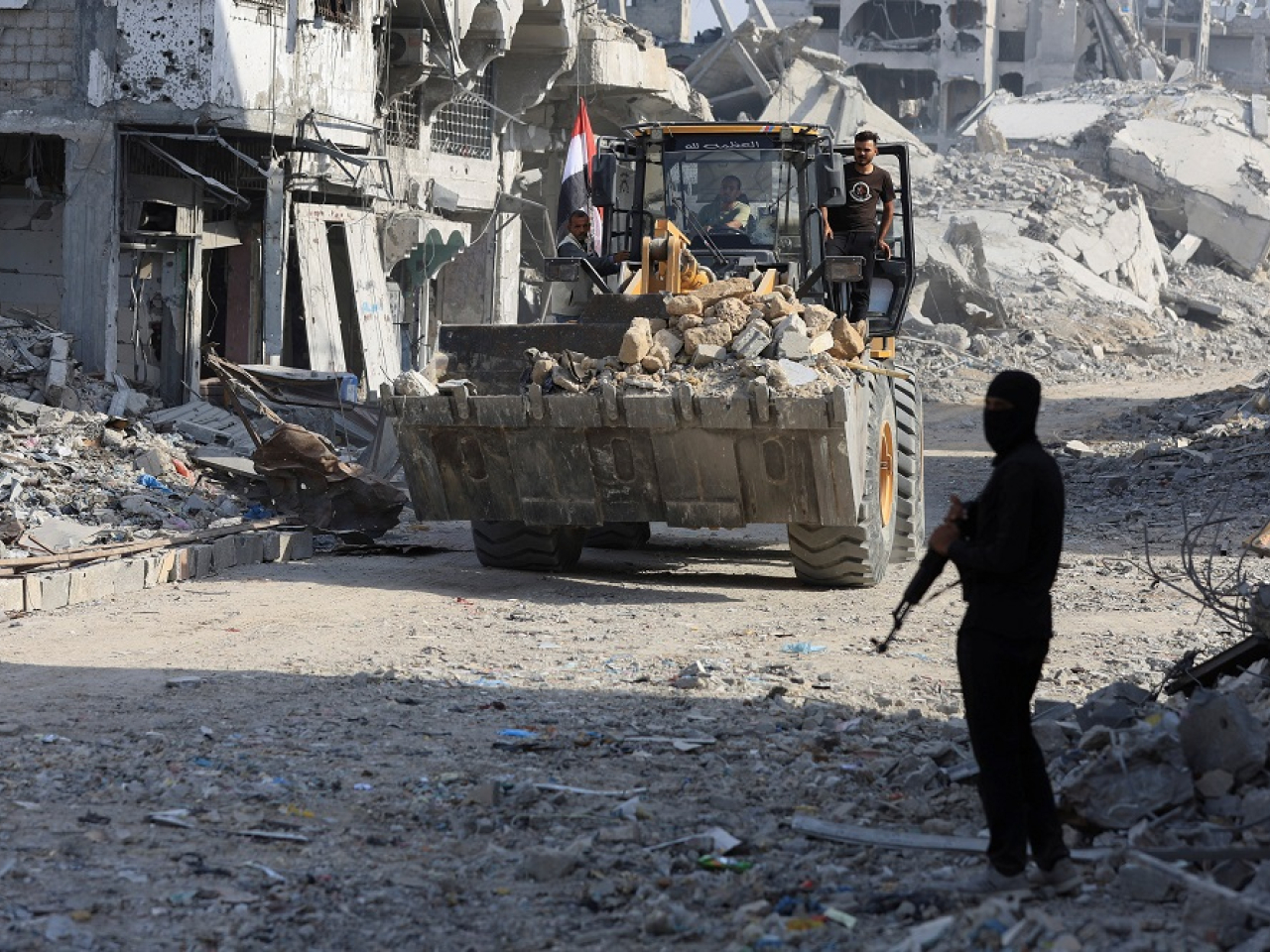 Hamas has called on mediators and the Red Cross to provide it with the necessary heavy equipment and personnel to help it recover the remaining bodies. Photo: Reuters