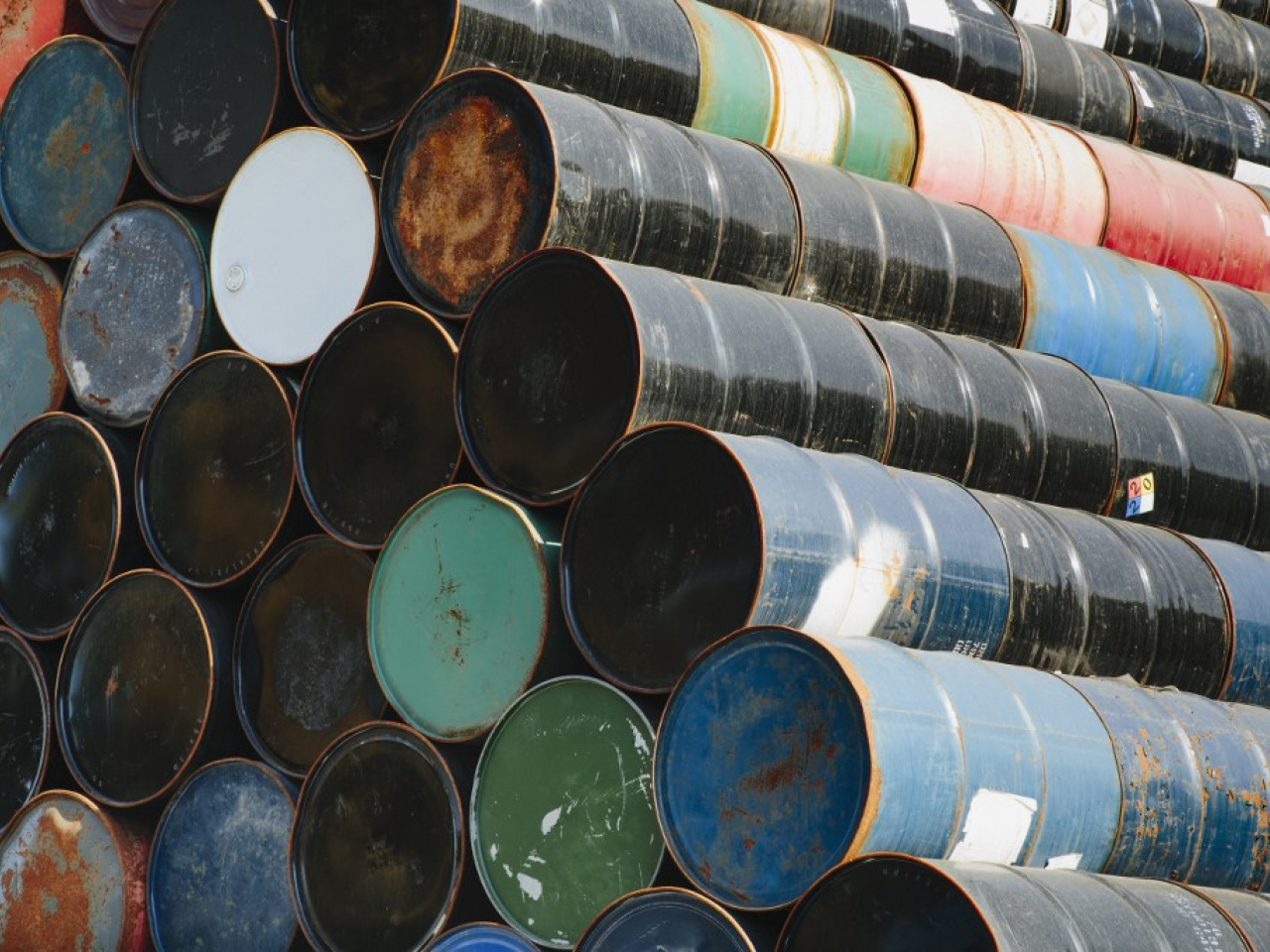 OPEC+表示，今年12月小量增產每日13.7萬桶，增幅與10月和11月相同，明年首季將暫停增產。（法新社資料圖片）