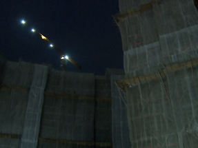 房協表示地盤早前已取得當局許可，於假日進行非噪音工作。（港台圖片）