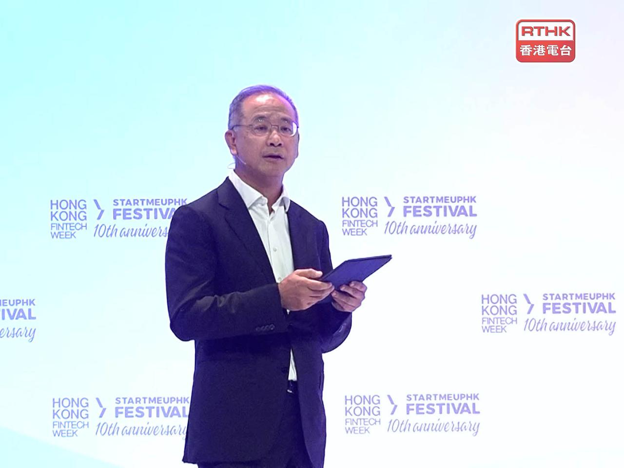 余偉文在金融科技周致開幕致時，闡述「金融科技2030」願景，聚焦4大重點領域，以前瞻性策略推動香港金融科技發展。（郭志強攝）