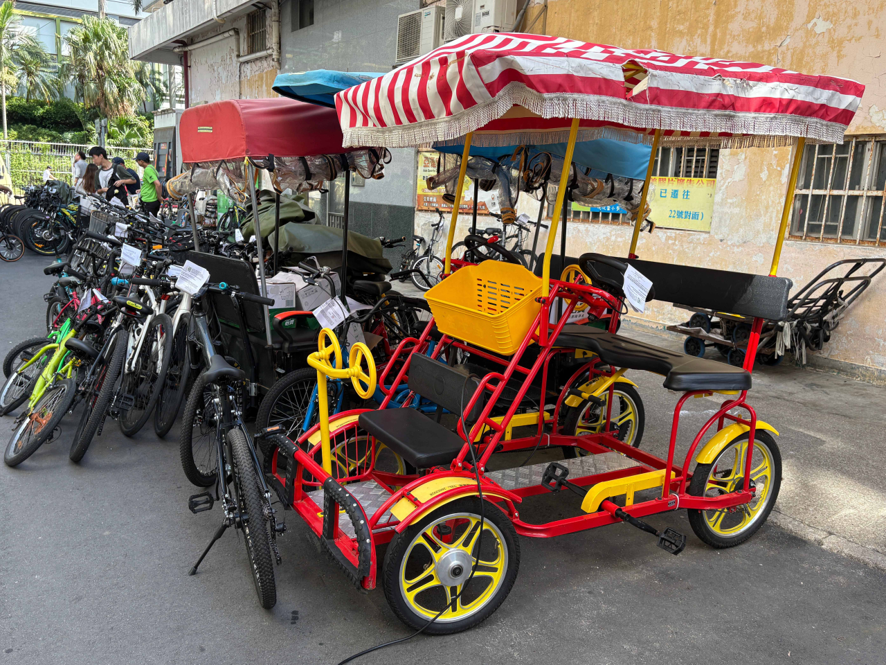 申訴專員公署公布政府就單車租賃店鋪違泊問題的規管機制的全面調查報告。（政府新聞處）