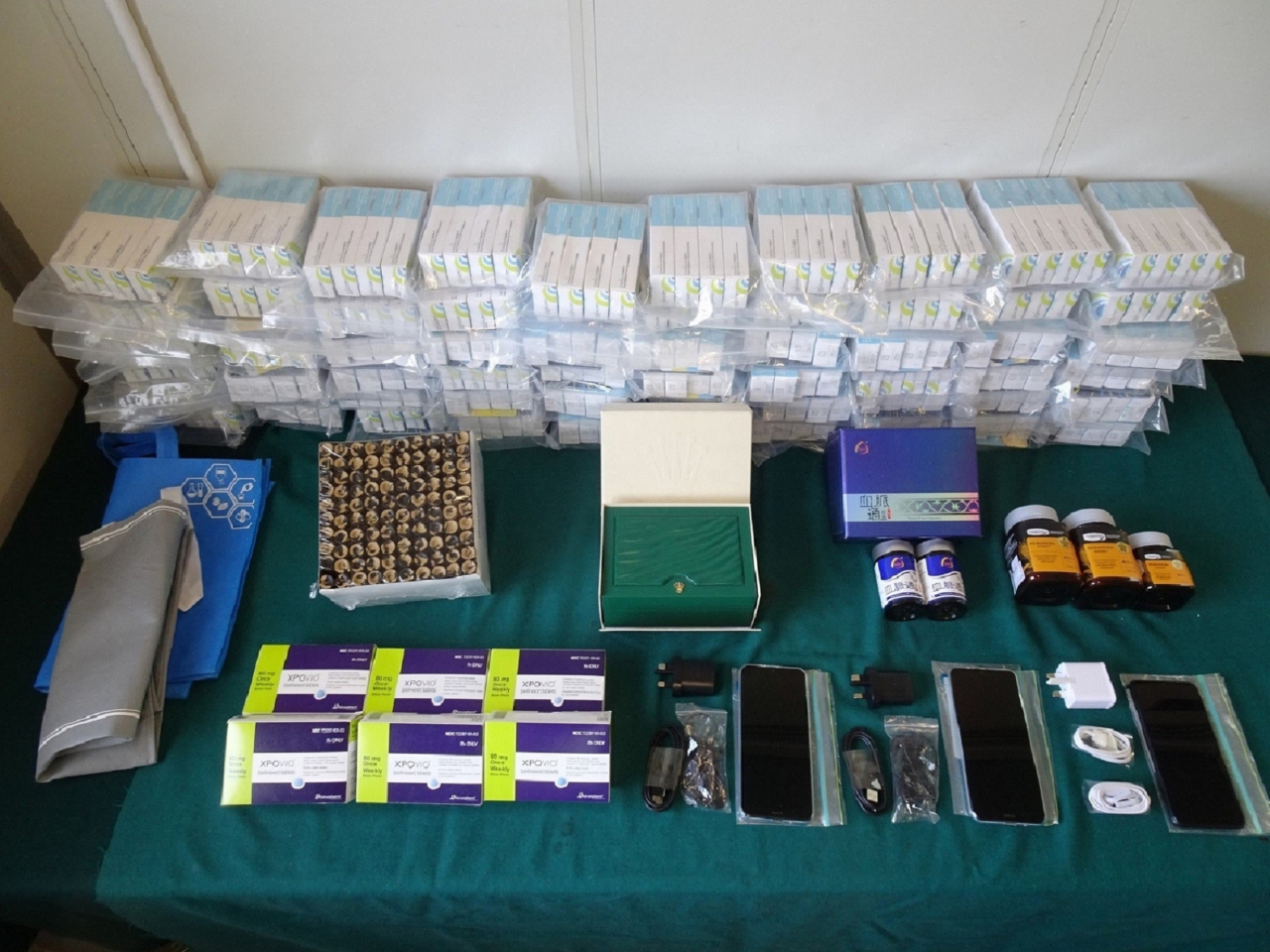 海關檢獲的未列艙單貨物。（政府新聞處）