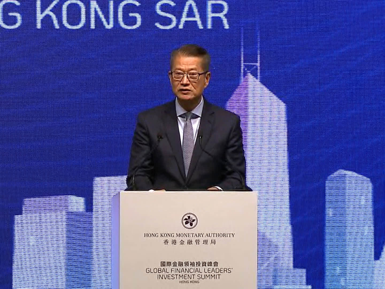 陳茂波表示，特區政府自2022年推出多項吸引人才計劃至今，已收到超過54萬宗申請。