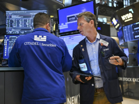 高盛董事長蘇德巍認為科技股估值接近見頂，未來12至24個月股市或回調10%至15%。（法新社資料圖片）