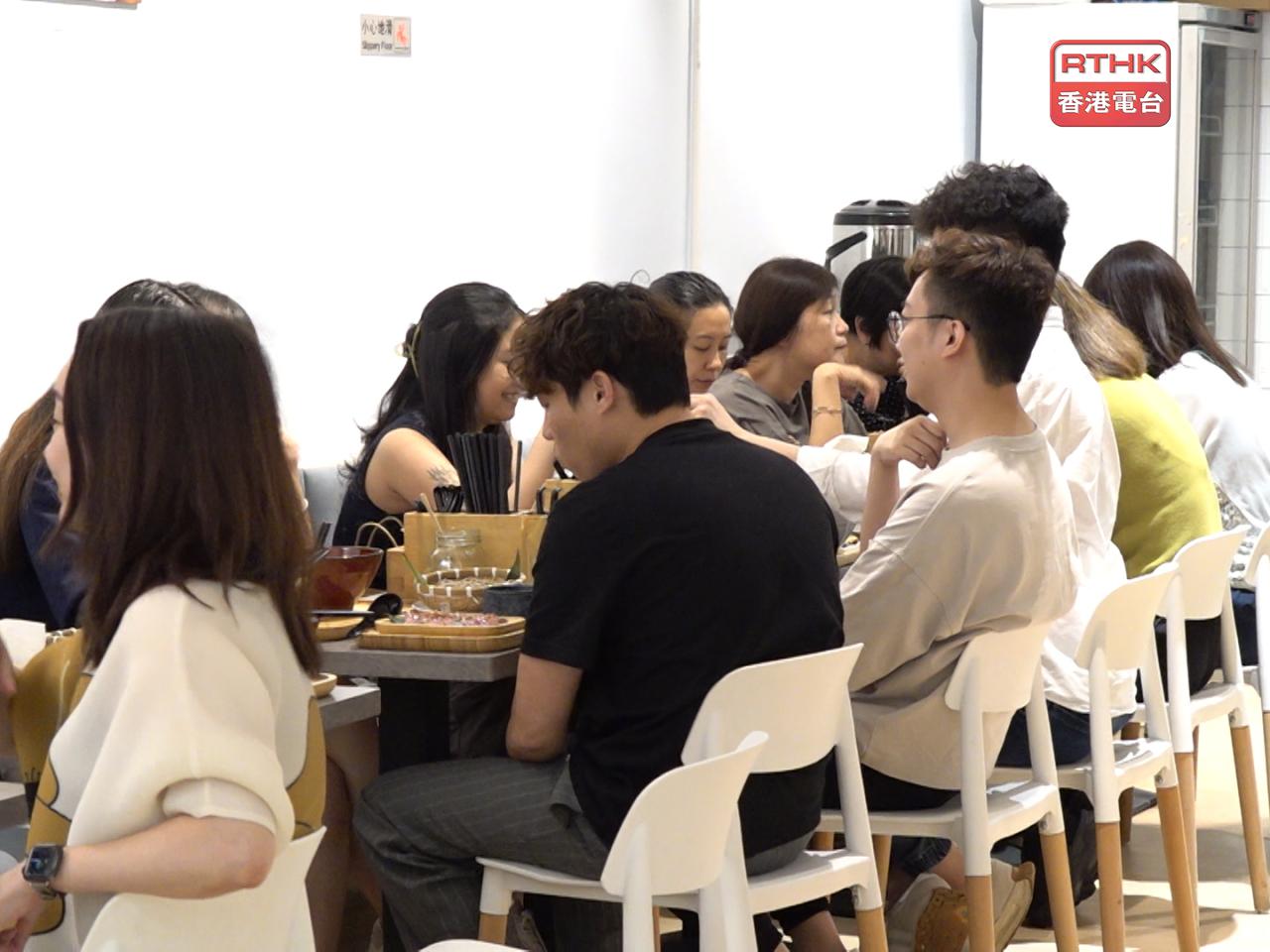 今年第三季食肆總收益價值臨時估計為267億元，按年跌0.3%。（港台圖片）