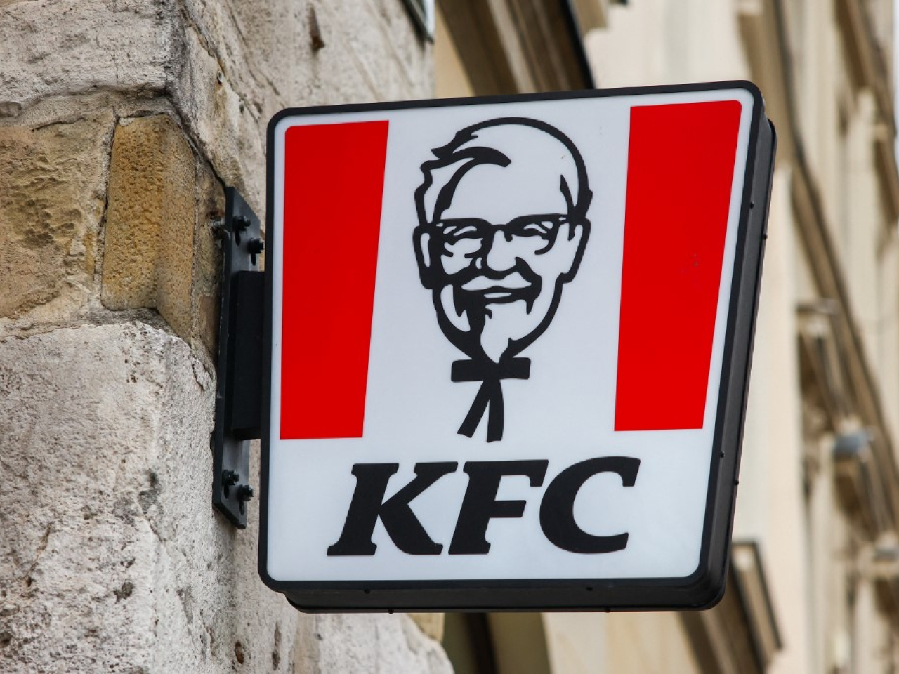 肯德基上季經營利潤按年升6%至3.84億美元，創第3季新高。（法新社資料圖片）