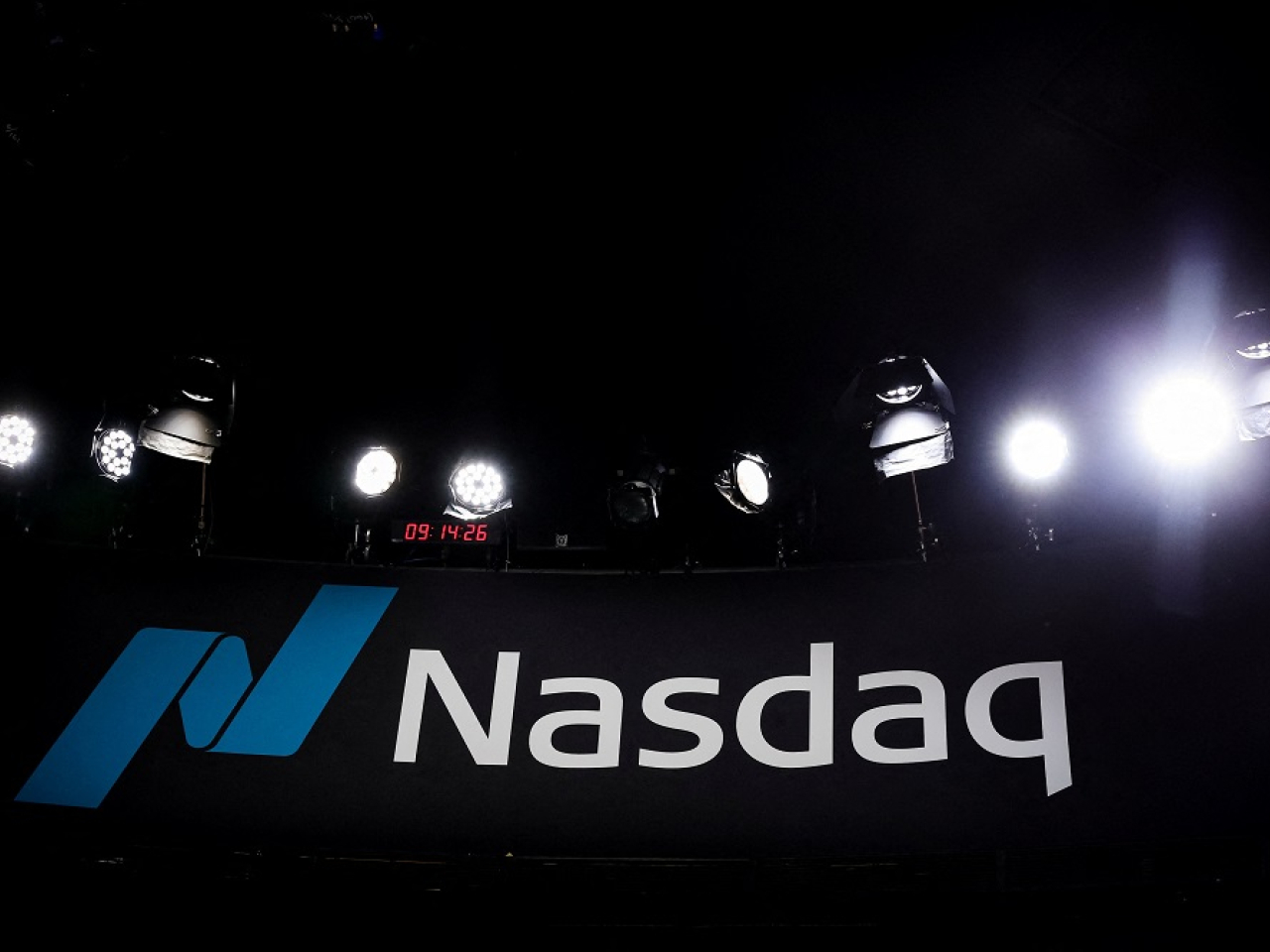 Tech shares weighed particularly heavily on the Nasdaq, with six of the "Magnificent Seven" AI-related momentum stocks losing ground on the day. Photo: Reuters
