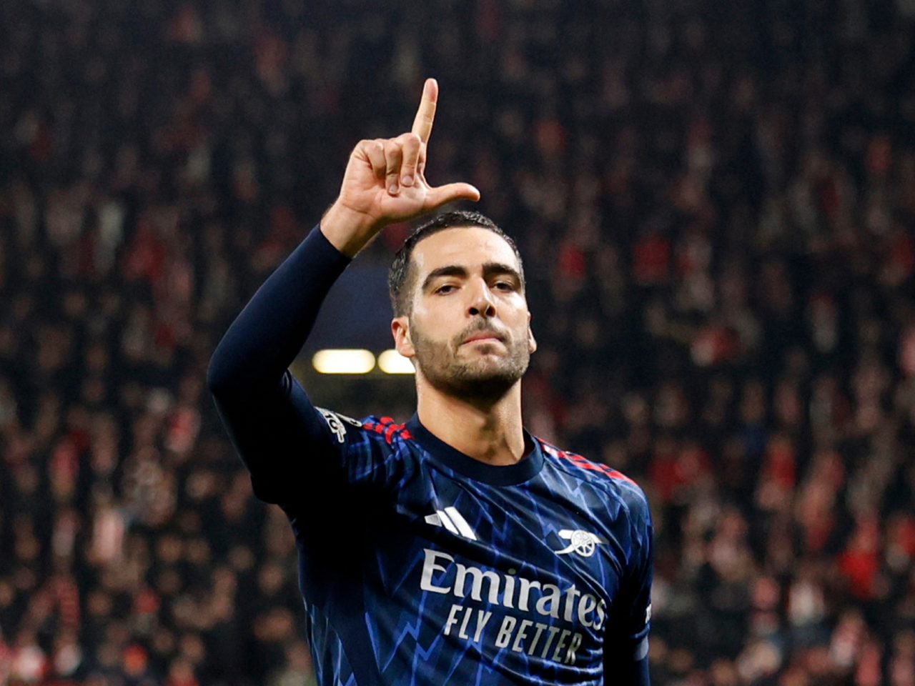 阿仙奴擊敗對手，美連奴貢獻兩球。（路透社）