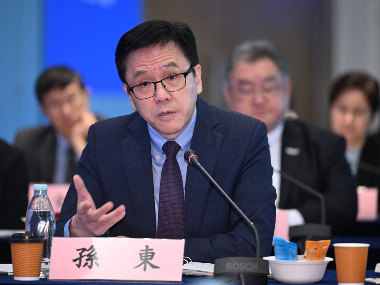 孫東與國家科技部副部長陳家昌在香港共同主持內地與香港科技合作委員會第19次會議。（政府新聞處）