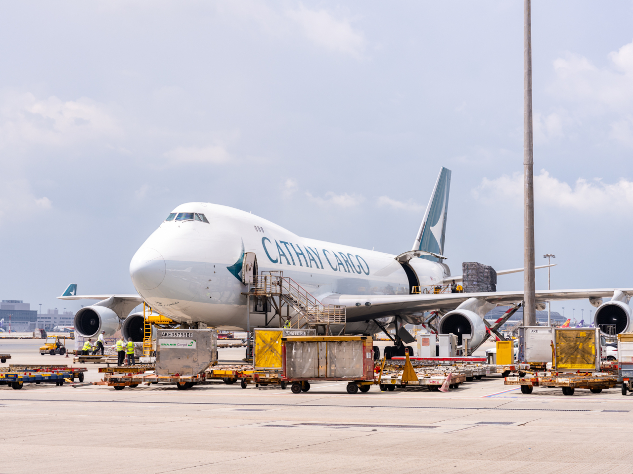 國泰稱，在埃及特派員及上海專家監督下，以最嚴格標準運送，確保每件文物安全送達。（國泰圖片）