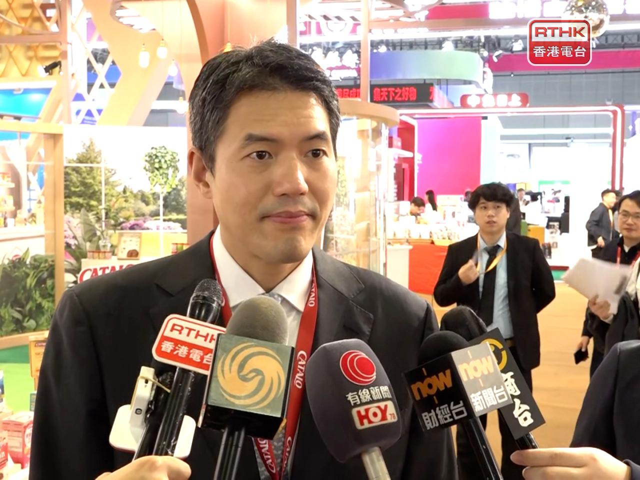 陳家偉表示，今年增加社交媒體直播，接觸內地消費者。（劉澤浩攝）