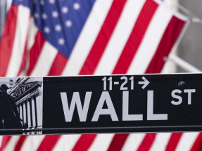 美股初段窄幅上落，但幅度有限，標普500指數及納指較早時分別升逾0.2%及逾0.3%。（法新社資料圖片）