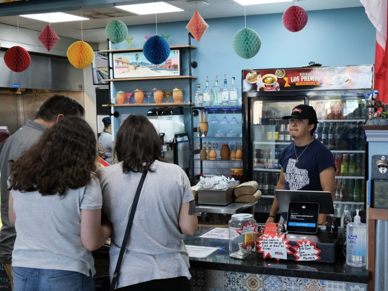 ISM及標普全球的服務業數據都升，反映美國踏入第4季經濟活動穩健。（法新社資料圖片）