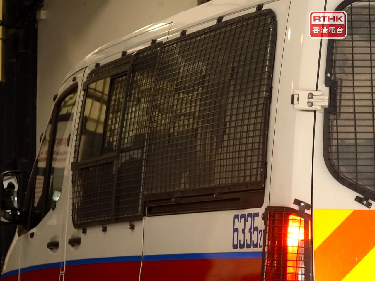 涉及JPEX虛擬貨幣投資騙案被捕的16人，當中15人今早在東區裁判法院提堂。（梁禎祥攝）