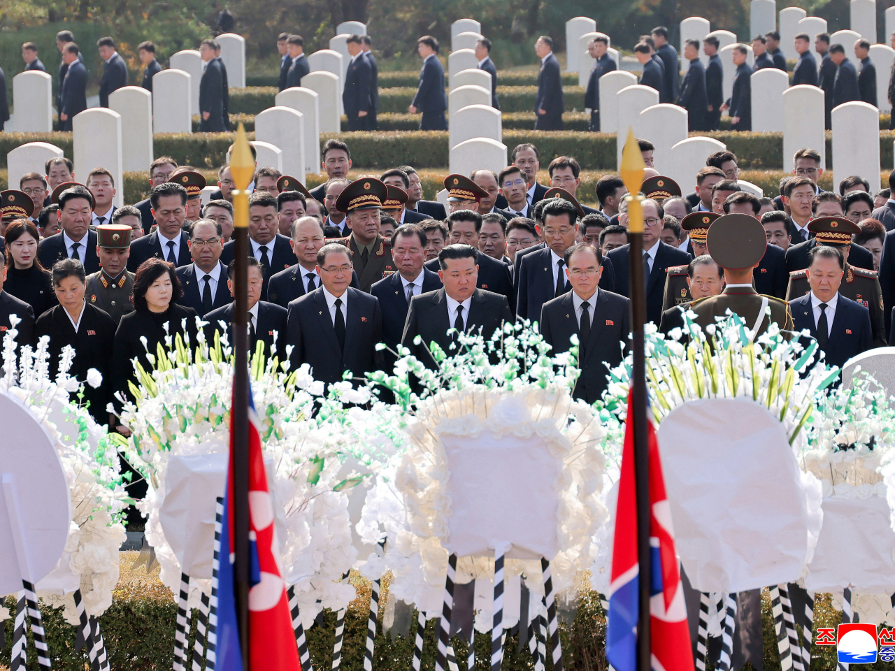 金正恩昨日出席金永南的告別儀式。(路透社)