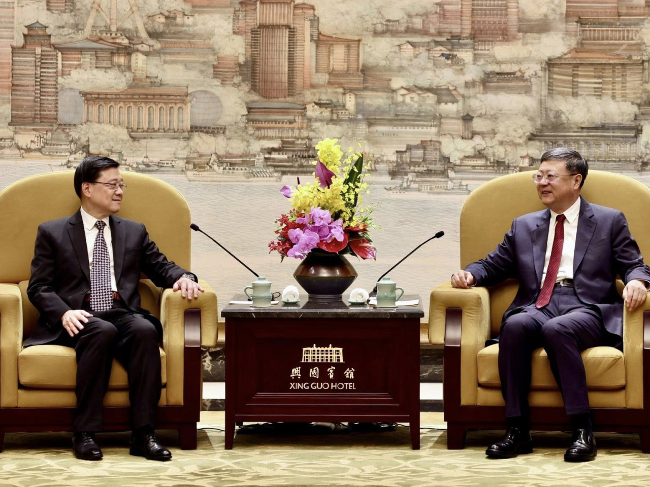 李家超與陳吉寧會面。（李家超社交網站）