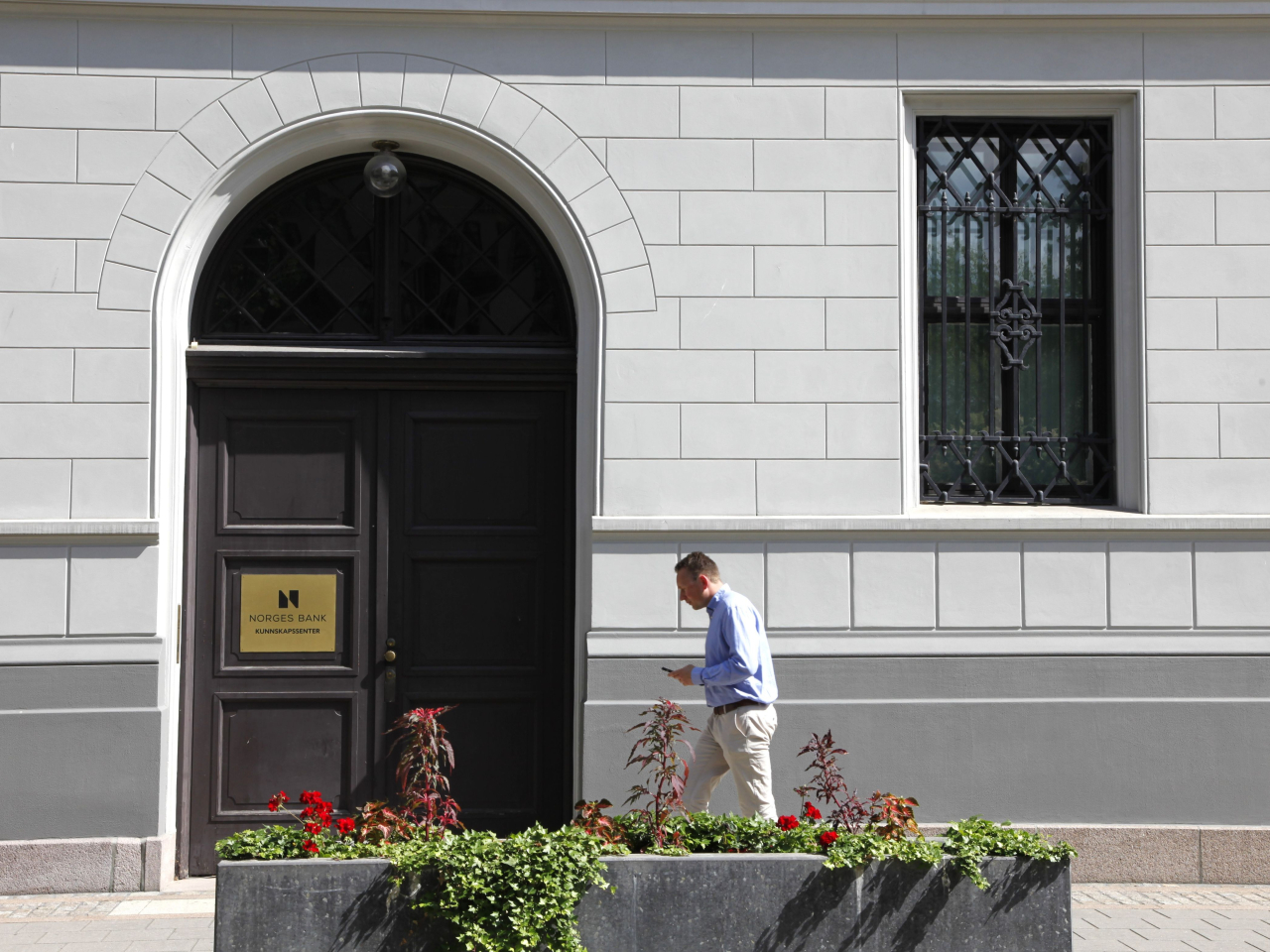 挪威央行表示，應對通脹的任務尚未完成，不急於減息。（新華社資料圖片）