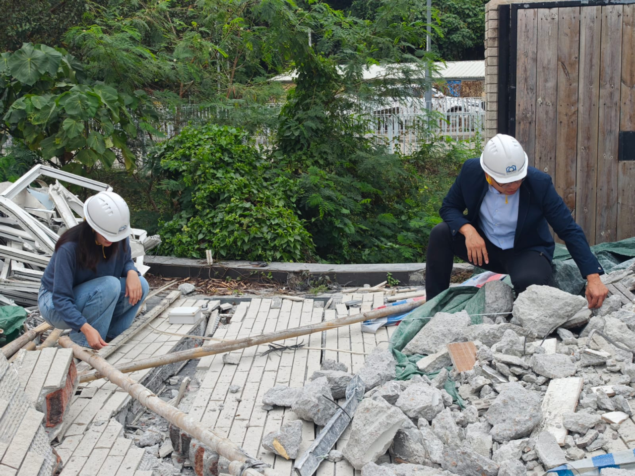 屋宇署說關注事件，強調村屋拆卸工程並非「無王管」。當局正檢視加緊對村屋拆卸工程的要求。（屋宇署社交網站）