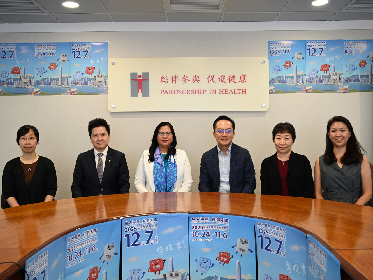 林文健今日與訪港的世衞西太平洋區域辦事處疾病控制規劃司司長Huong Thi Giang Tran在衞生署總部會面。（政府新聞處）