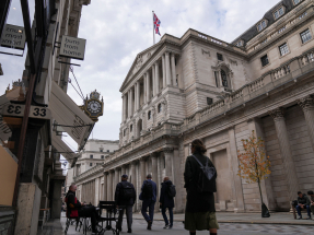 英倫銀行一如預期維持利率不變，但央行內部分歧大，委員會以5比4票通過議息決定。（路透社）