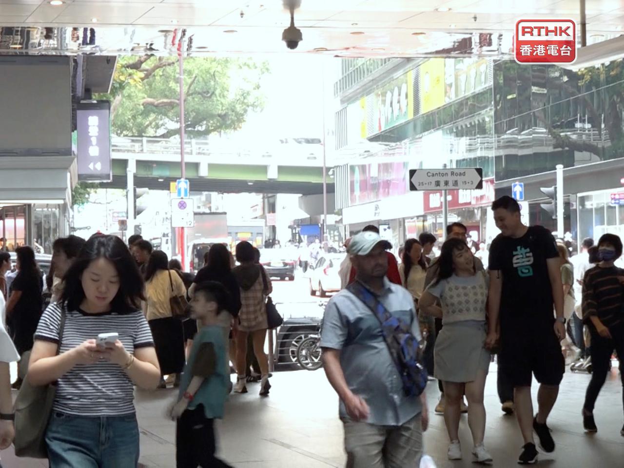 香港消費表現在第2季改善，受惠於樓市回穩及股市上升帶動財富效應。（港台圖片）