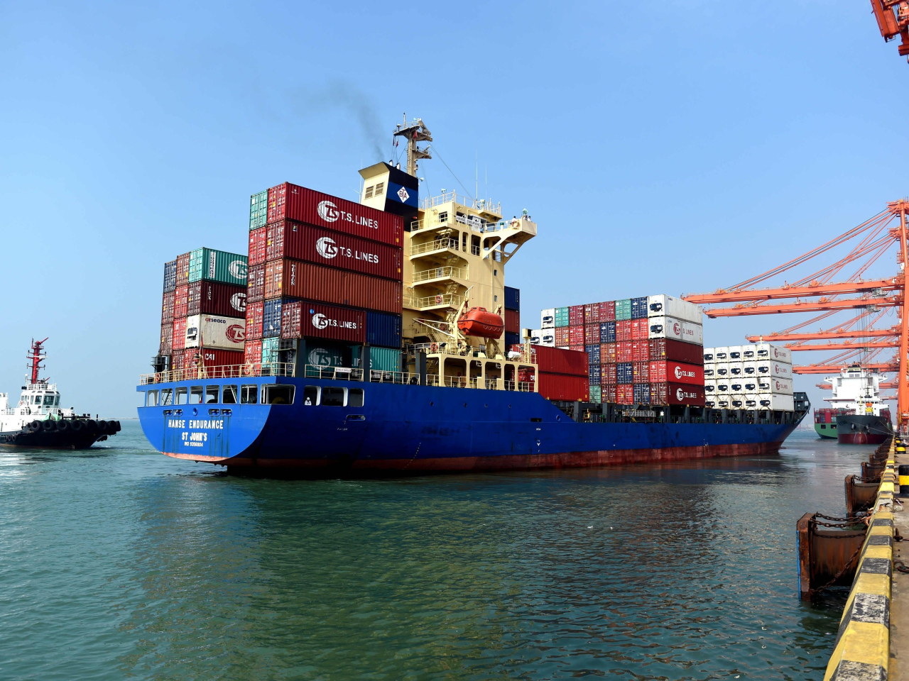 周洪禮說，最近中美達成貿易休戰協議，關注明年上半年貿易表現，要視乎各地消化庫存的速度。（新華社資料圖片）