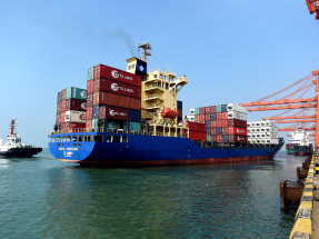 周洪禮說，最近中美達成貿易休戰協議，關注明年上半年貿易表現，要視乎各地消化庫存的速度。（新華社資料圖片）