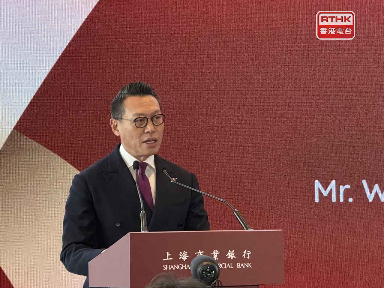 林永德稱個別大型發展商成功再融資及換債，反映市場活動持續，商業房地產有好轉先兆。（趙嘉駿攝）