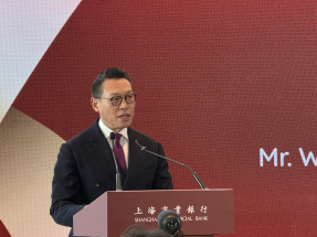 林永德稱個別大型發展商成功再融資及換債，反映市場活動持續，商業房地產有好轉先兆。（趙嘉駿攝）