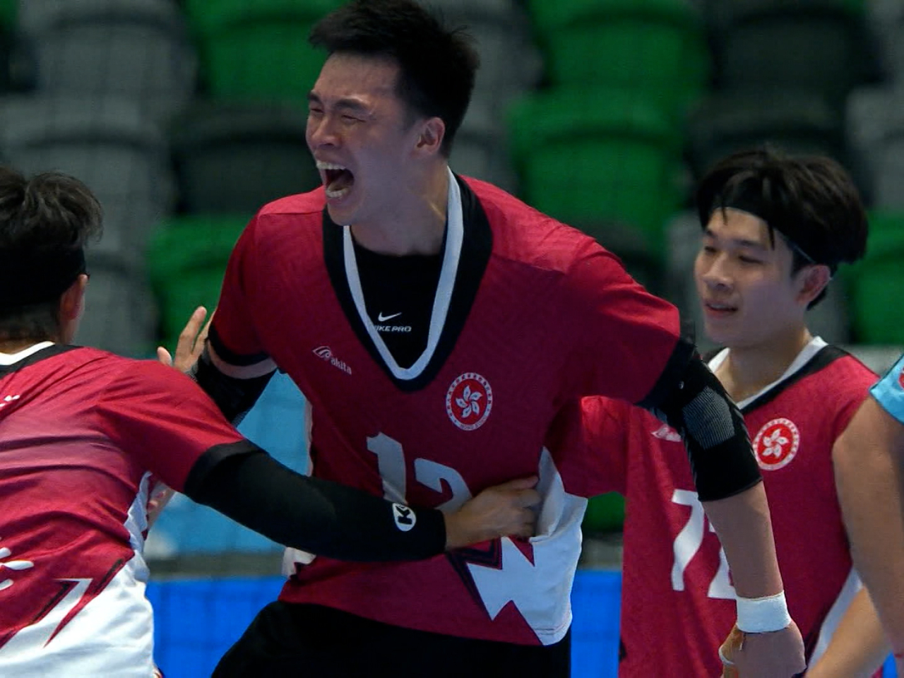 十五運會男子手球項目，港隊在8強賽以28比26，兩分之差擊敗廣東隊，晉級4強。