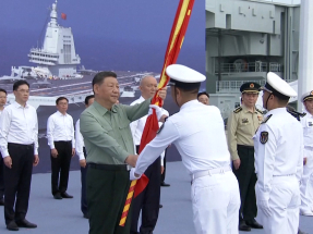 第一艘電磁彈射型航空母艦福建艦入列　習近平勉勵提升打仗本領