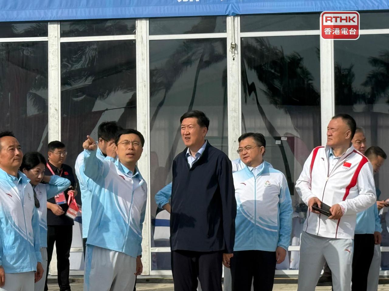 國家體育總局局長高志丹（中）到場視察。（盧紫菁攝）