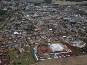 圖為龍捲風吹襲巴西巴拉那州後的狀況。（路透社）