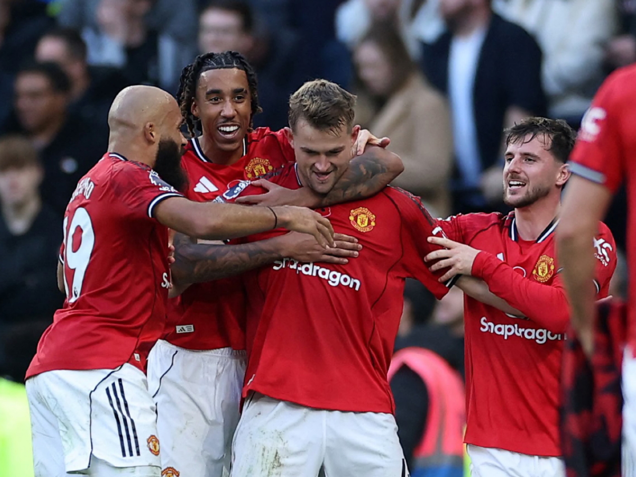 曼聯球員慶祝入球。(路透社)