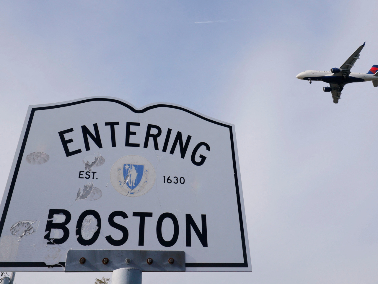 美國多個機場都有航班取消或延誤。（路透社）