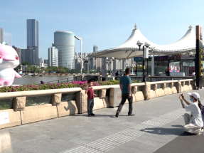 廣州市內吉祥物「喜洋洋」及「樂融融」造型裝置到處可見。（陳韋丞攝）