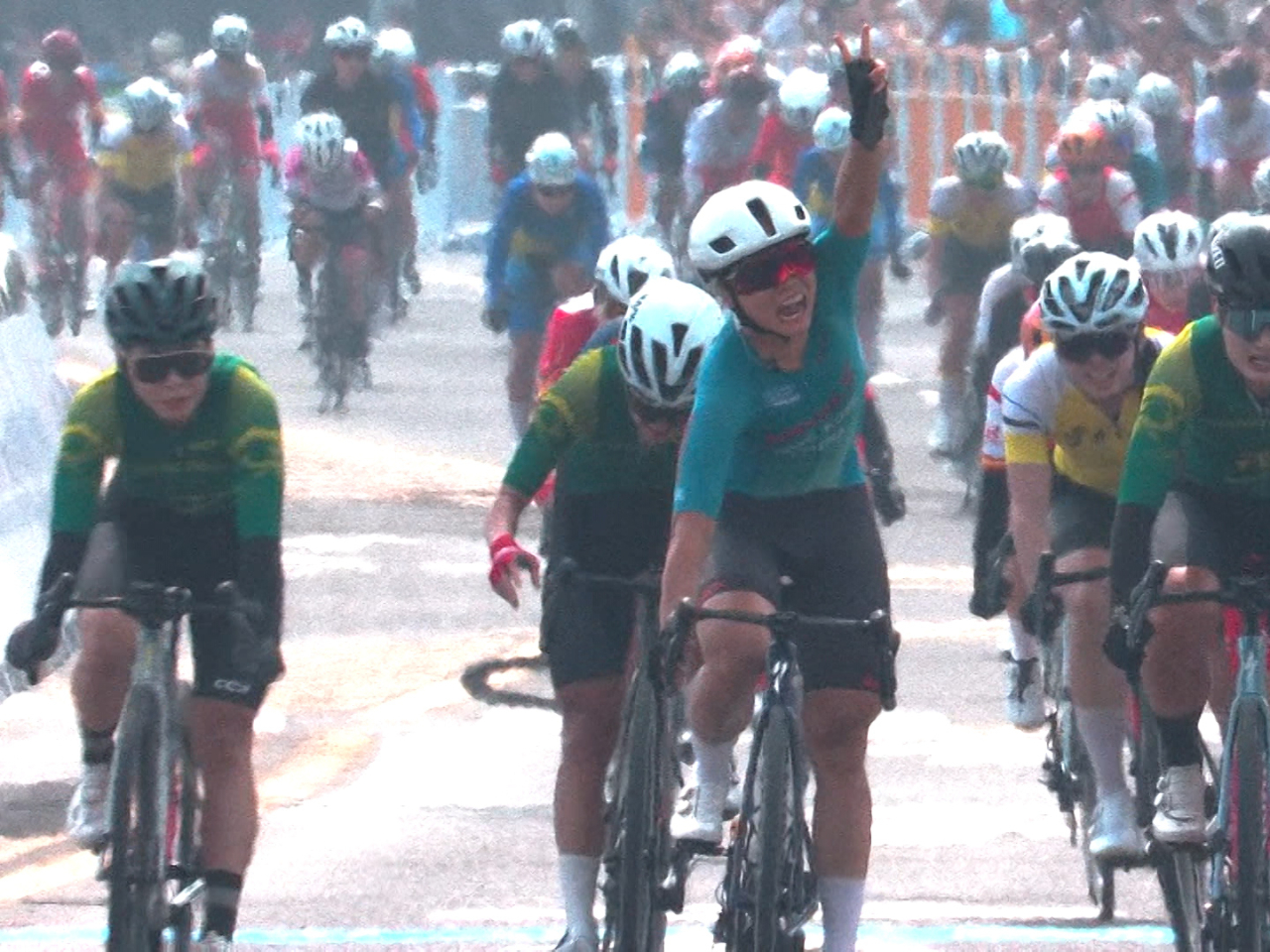 Ceci Lee defends her National Game road race title.