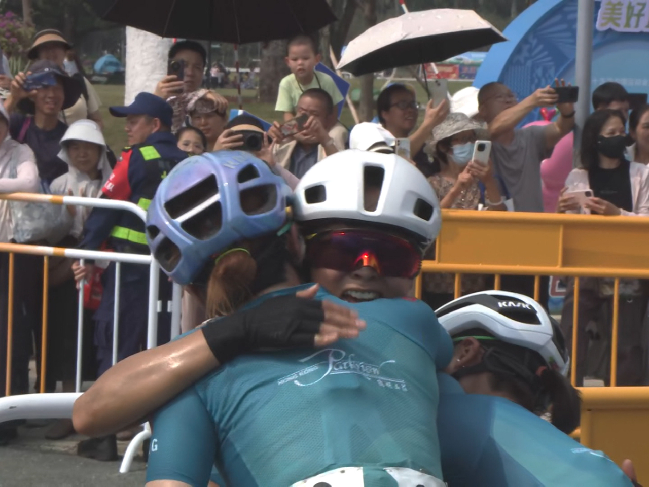 Ceci Lee hugs her teammates after the race.