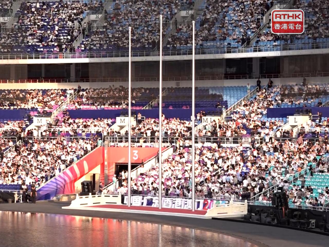 現場不時響起歡呼聲，氣氛高漲。（陳韋丞攝）