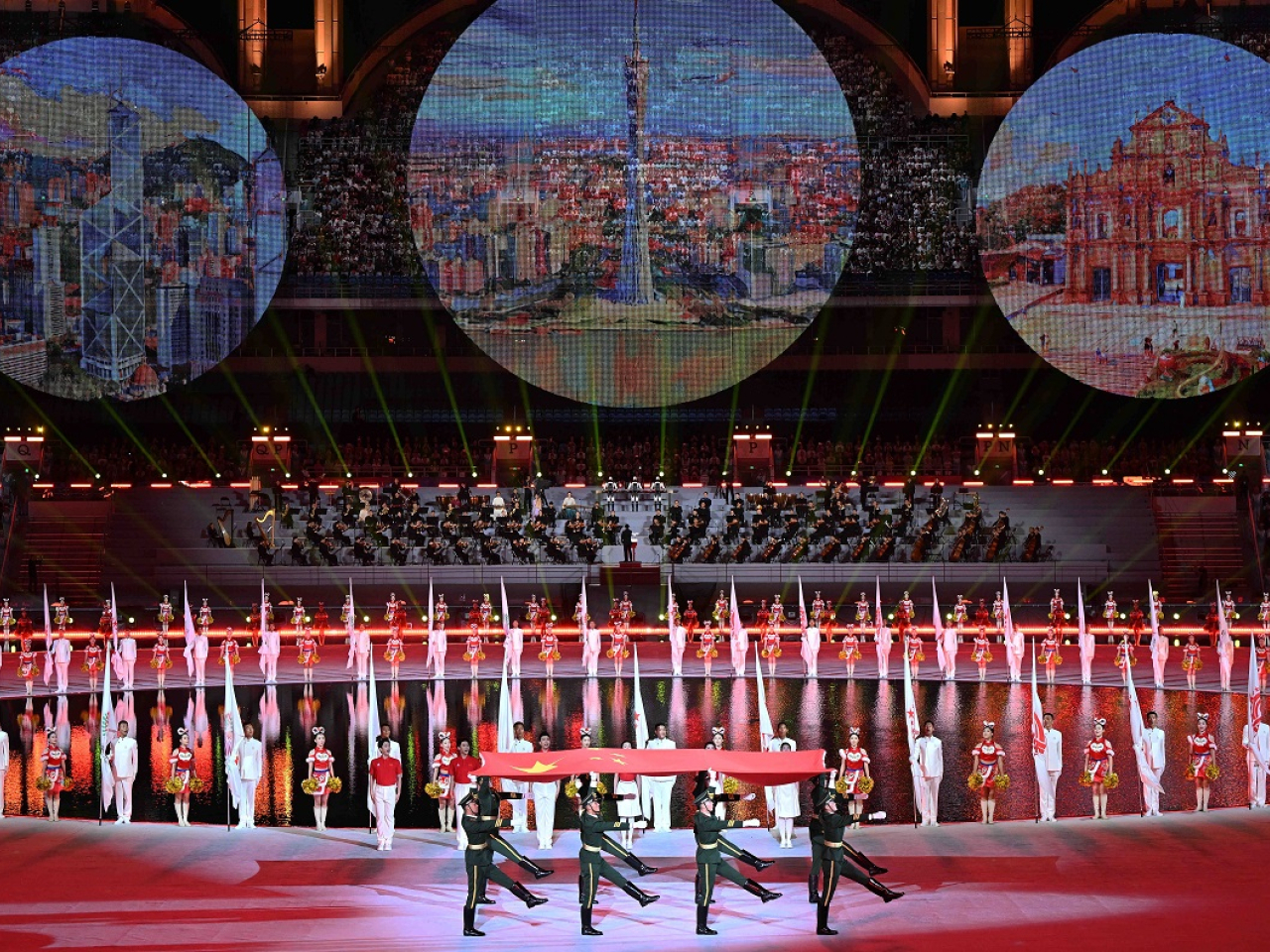 開幕式在廣州的廣東奧林匹克體育中心體育場舉行。（新華社）