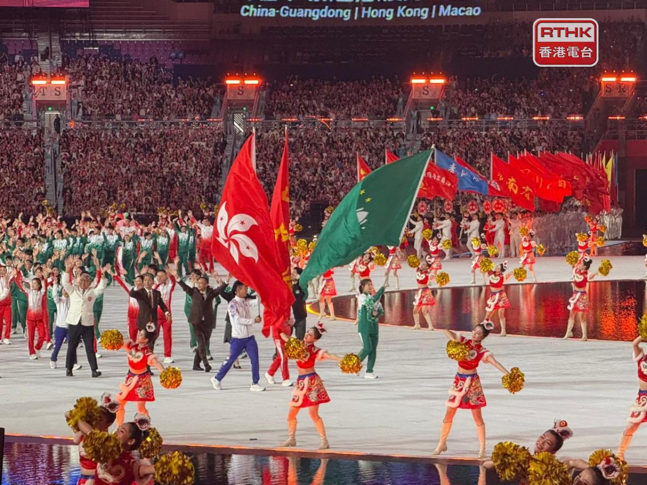 廣東、香港和澳門代表團一起壓軸入場。（盧紫菁攝）