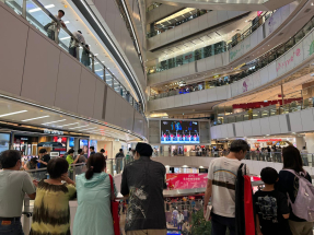 十五運會｜本港多個大型商場直播開幕式　有市民稱氣氛很好
