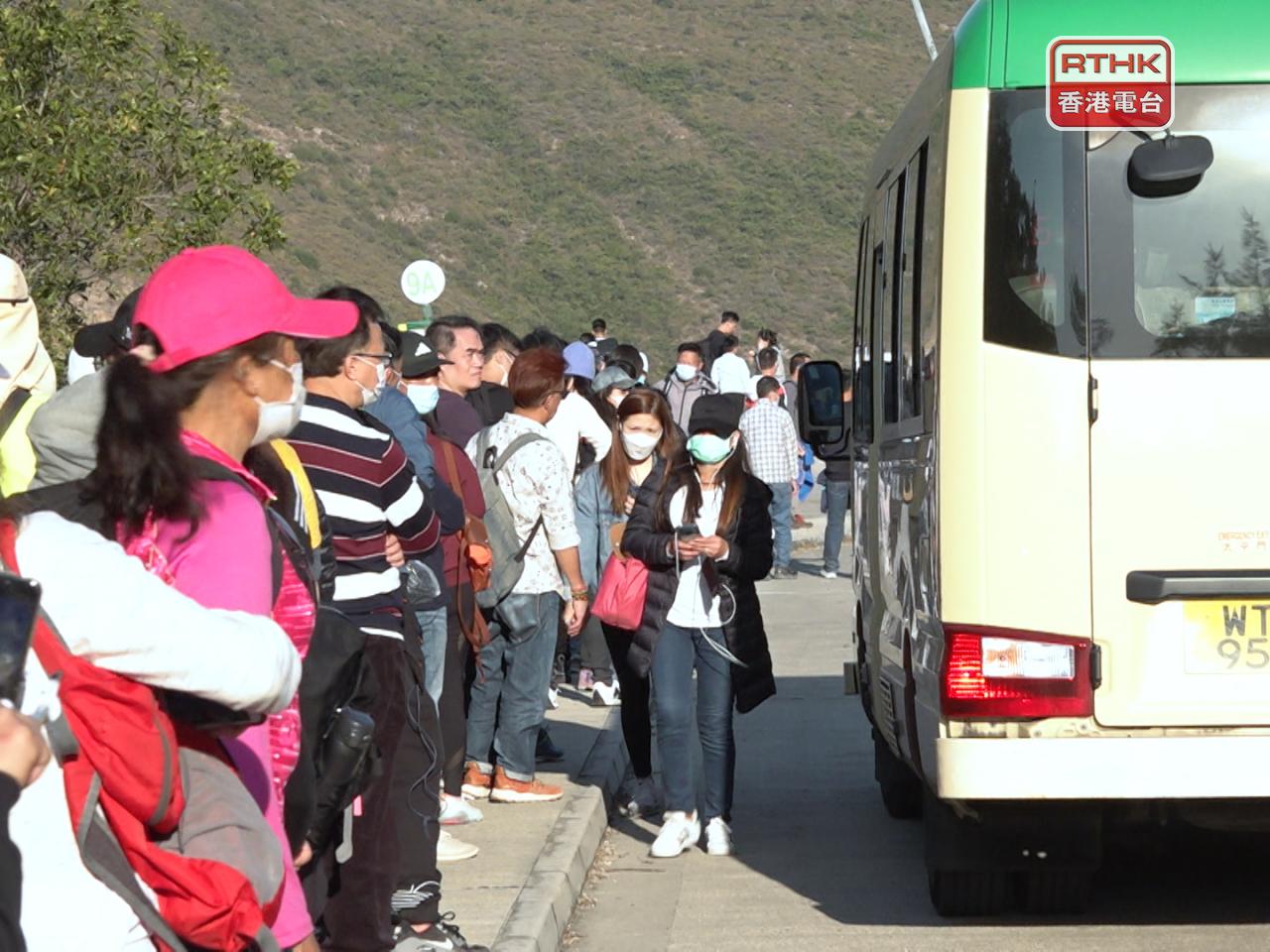 署方表示，會與小巴營辦商持續檢討安排，以照顧專線小巴第9A號線的乘客需求。（港台圖片）