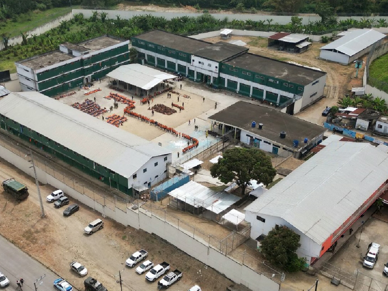 近年厄瓜多爾頻繁發生監獄暴力事件。圖為今年9月爆發幫派衝突、位於埃斯梅拉達斯的監獄。（法新社資料圖片）