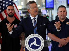 達菲表示原本打算趁本月稍後感恩節假期回鄉的旅客，可能無法成行。（路透社資料圖片）