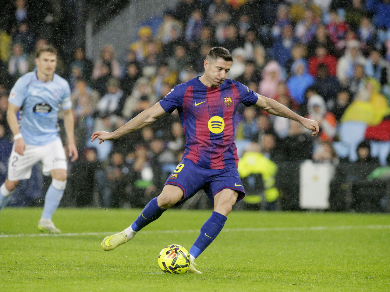 Lewandowski's heroics helped Barca close the gap to Real Madrid to just three points. Photo: Reuters