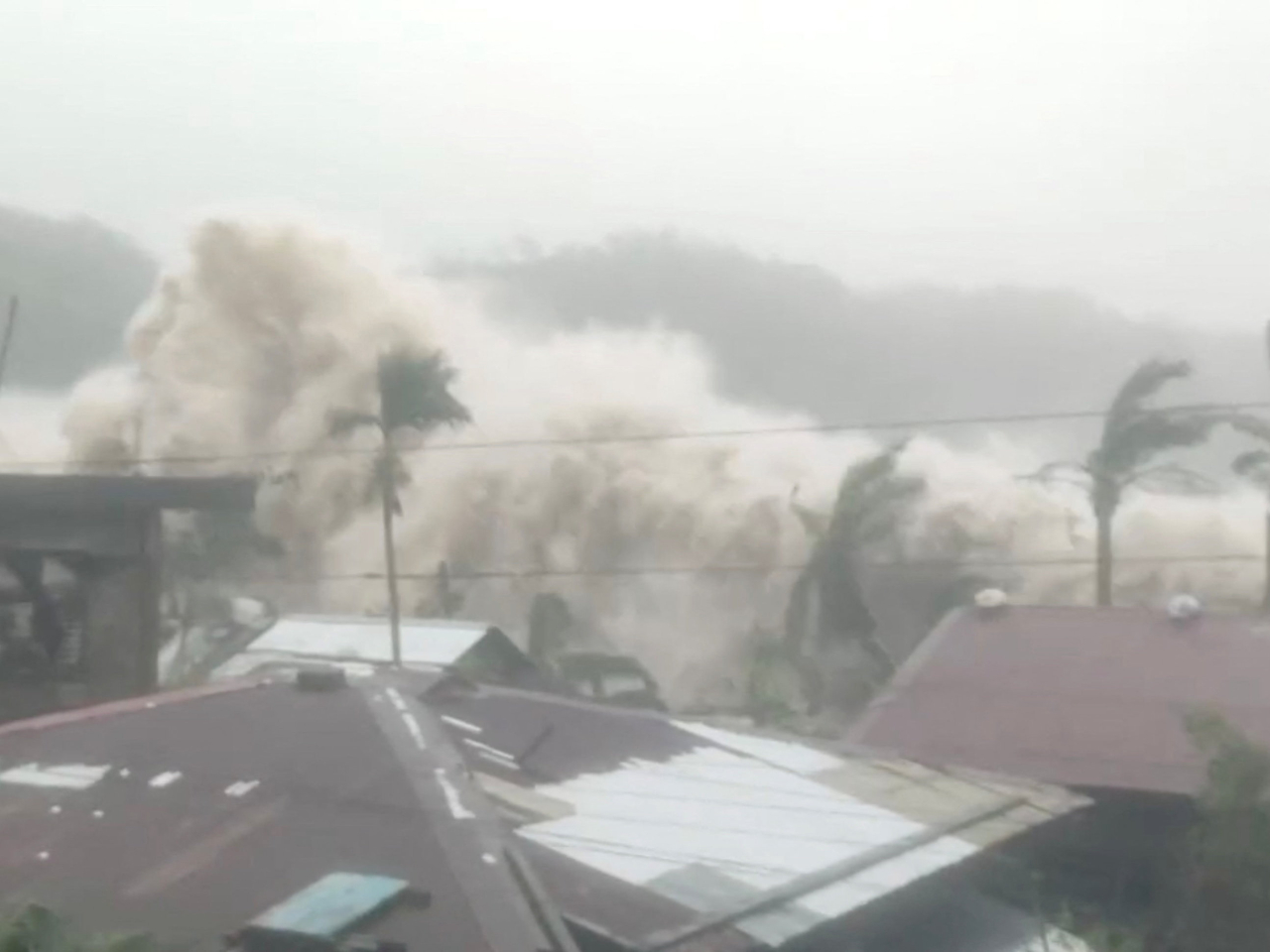 鳳凰吹襲菲律賓帶來強風暴雨。(路透社資料圖片)